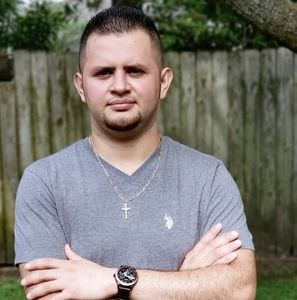 Meet your Posher, César